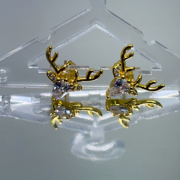 Jewelry - Reindeer stud earrings !